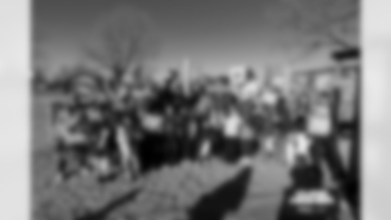 Miles the Mascot, DBC Alana, DBC Stephanie, Ben Garland, DBC Sydney J, DBC Renee, Stampede and a group of students during a school hallway parade to celebrate the Denver Broncos making the playoffs on Thursday, January 15, 2026 at Montview Elementary School in Denver, Colorado.
Photo by Gabriel Christus / Denver Broncos