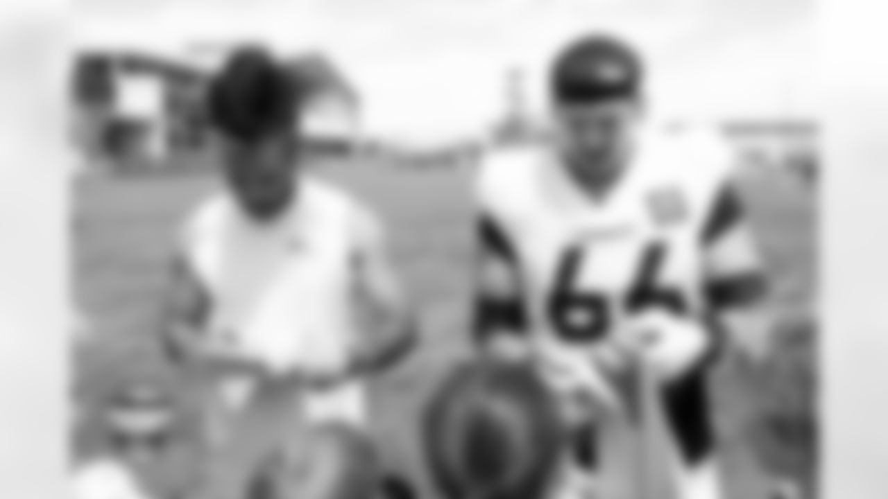 Talanoa Hufanga and Nick Gargiulo signs autographs for fans during a training camp practice at Broncos Park Powered by CommonSpirit on Saturday, August 2, 2025 in Englewood, Colorado.
Photo by Gabriel Christus / Denver Broncos