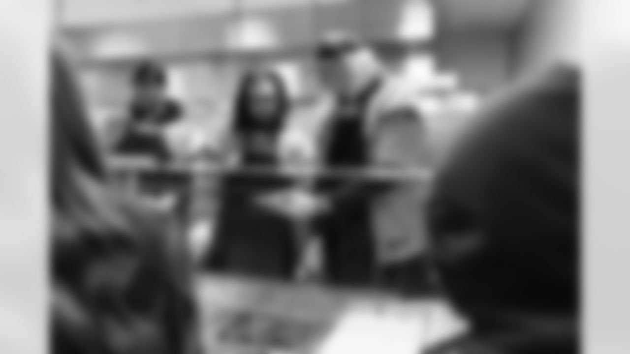 D.J. Jones, Levelle Bailey and Frank Crum serve meals during a visit to Urban Peak to feed the kids a Thanksgiving meal on Tuesday, November 25, 2025 at Urban Peak in Denver, Colorado.
Photo by Gabriel Christus / Denver Broncos