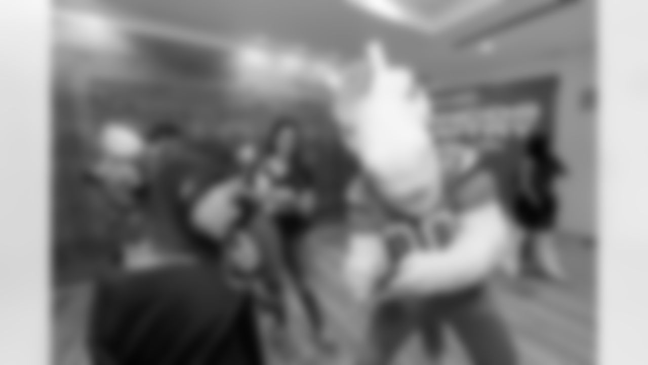 Miles the Mascot during a visit with military families on Saturday, November 29, 2025 at USO Warrior and Family Center in Fort Belvoir, Virginia.
Photo by Gabriel Christus / Denver Broncos