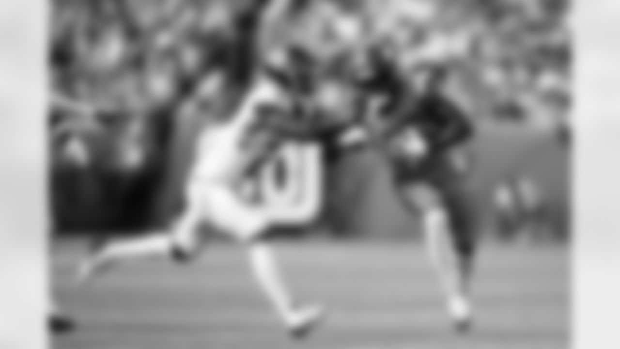 Denver Broncos wide receiver Marvin Mims Jr. (19) runs with the ball on a reception during the Broncos' Week 1 game against the Tennessee Titans at Empower Field at Mile High in Denver, Colorado on September 7, 2025. Photo by Ben Swanson / Denver Broncos