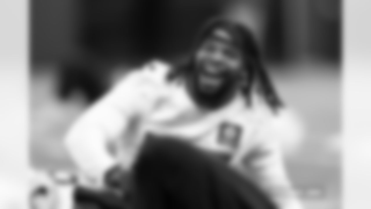 Dre Greenlaw during practice at Broncos Park Powered by CommonSpirit in Englewood, Colorado on December 17, 2025. Photo by Ben Swanson / Denver Broncos