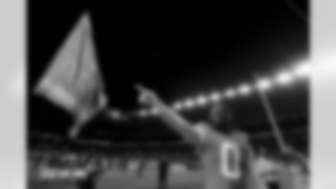 Jonathon Cooper (0) during the Broncos' Week 18 game against the Los Angeles Chargers at Empower Field at Mile High in Denver, Colorado on January 4, 2026. Photo by Gabriel Christus / Denver Broncos