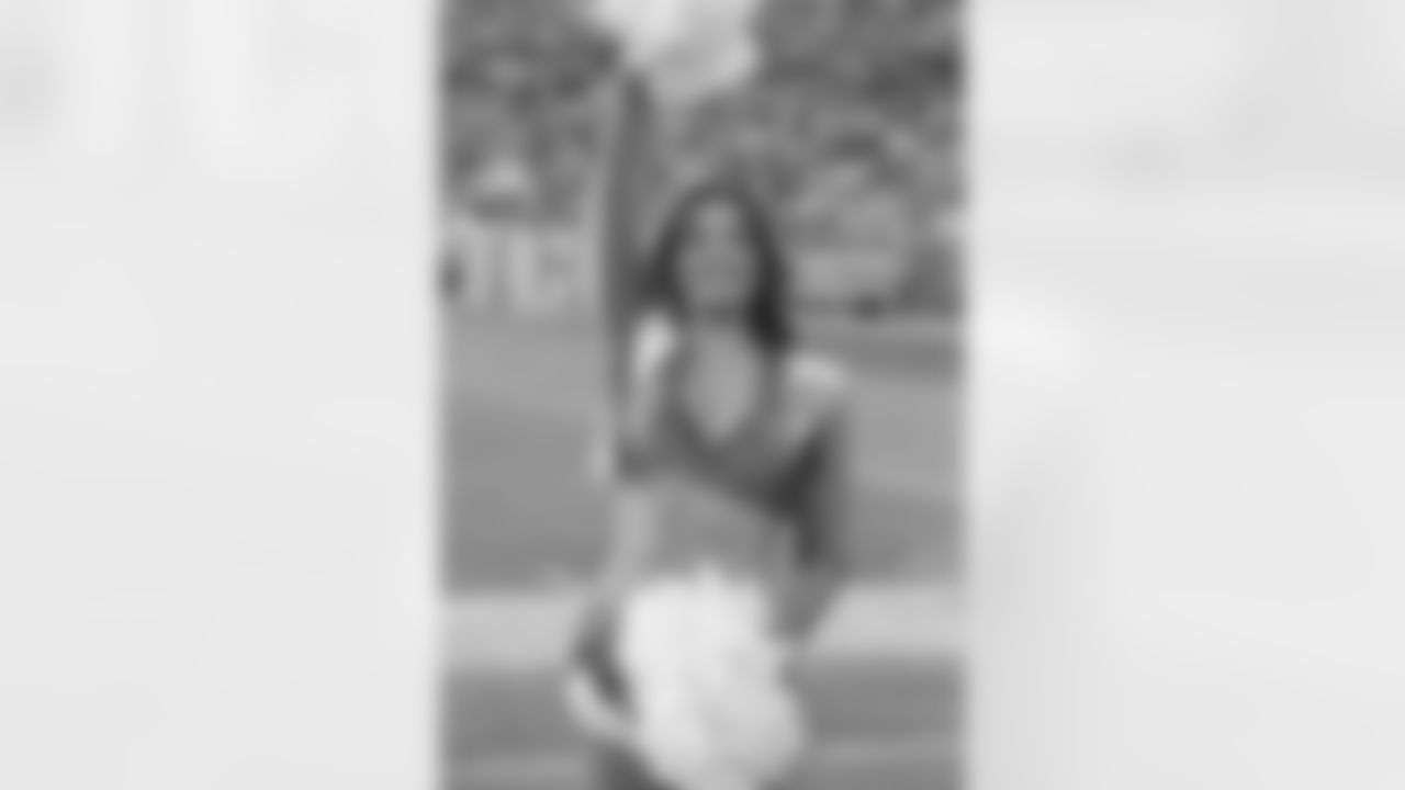 Denver Broncos Cheerleaders during the Broncos' Week 18 game against the Los Angeles Chargers at Empower Field at Mile High in Denver, Colorado on January 4, 2026. Photo by Paul Cloud / Denver Broncos