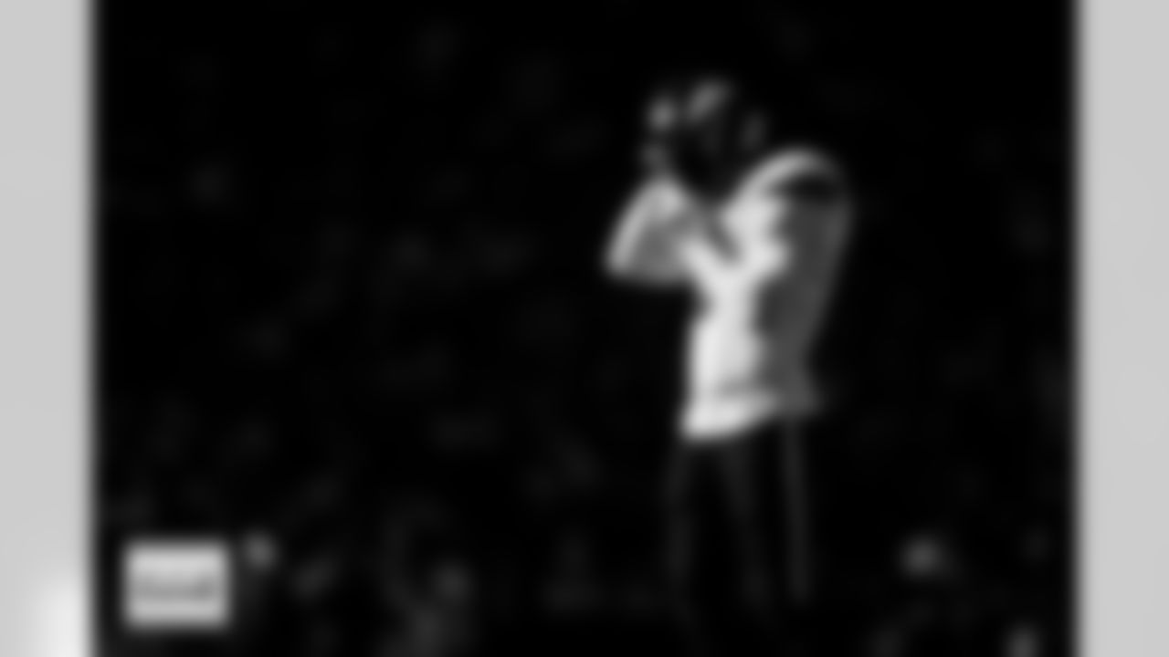 Denver Broncos linebacker Jonathon Cooper (0)adjusts his helmet during the Broncos' Week 5 game against the Philadelphia Eagles at Lincoln Financial Field in Philadelphia, Pennsylvania on October 5, 2025. Photo by Gabriel Christus / Denver Broncos