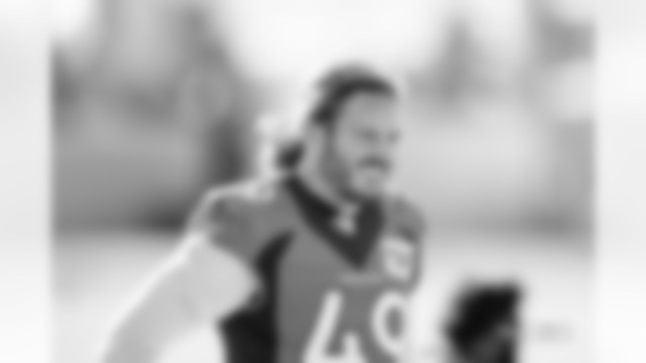 Alex Singleton during practice at Centura Health Training Center in Englewood, Colorado on December 7, 2023. Photo by Ben Swanson / Denver Broncos