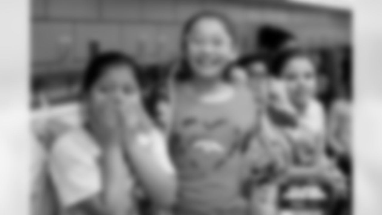 Students during a school hallway parade to celebrate the Denver Broncos making the playoffs on Thursday, January 15, 2026 at Center for Talent and Development at Greelee in Denver, Colorado.
Photo by Gabriel Christus / Denver Broncos