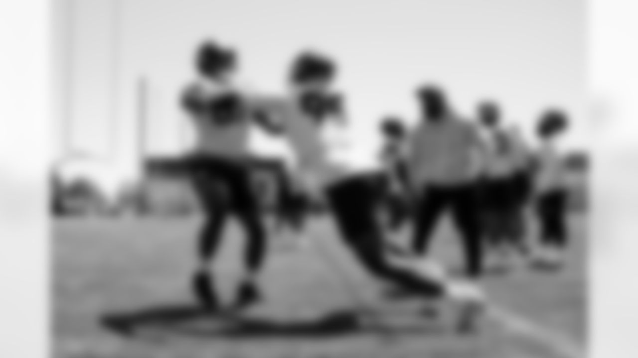 Tryout player Shane Cokes and Sai'vion Jones during minicamp at Broncos Park Powered by CommonSpirit on Wednesday, June 11, 2025 in Englewood, Colorado.
Photo by Gabriel Christus / Denver Broncos