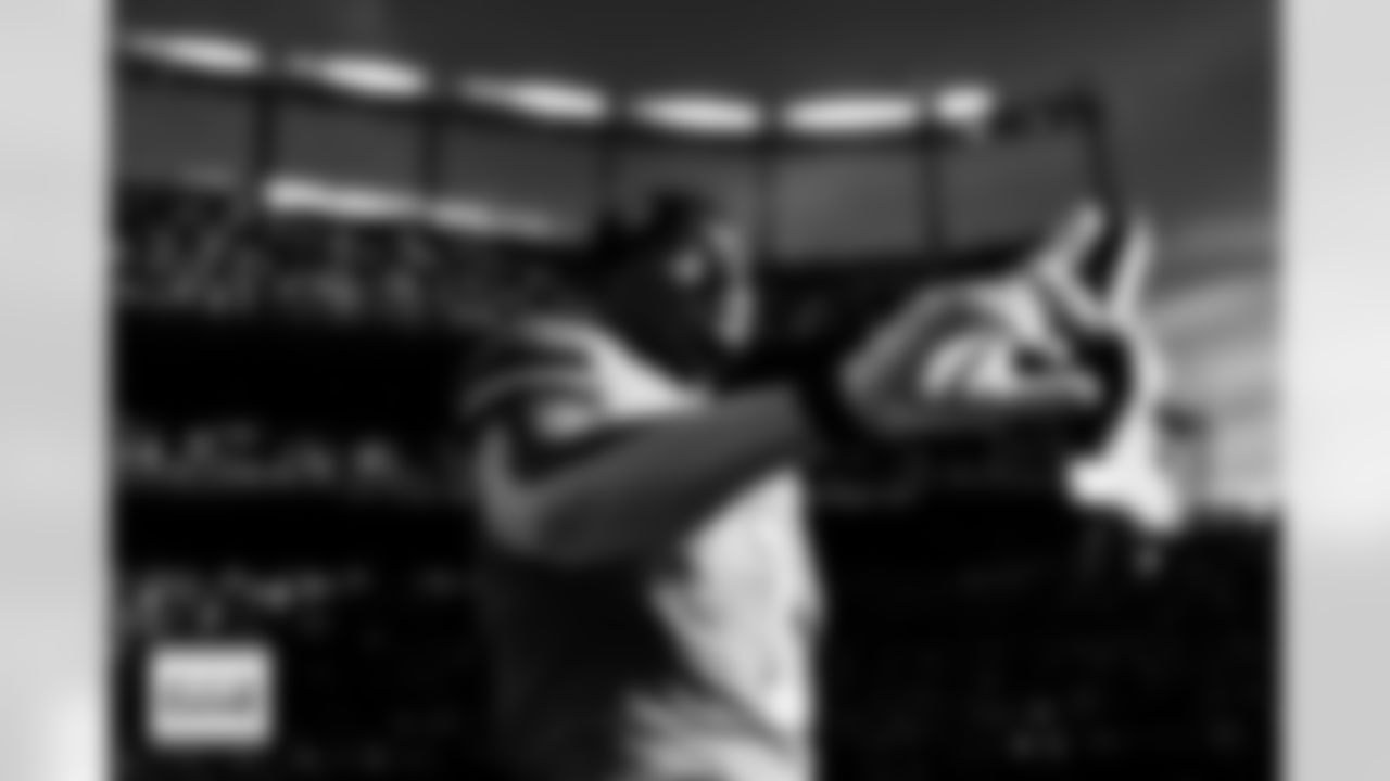 Evan Engram before the Broncos' Week 18 game against the Los Angeles Chargers at Empower Field at Mile High in Denver, Colorado on January 4, 2026. Photo by Ben Swanson / Denver Broncos