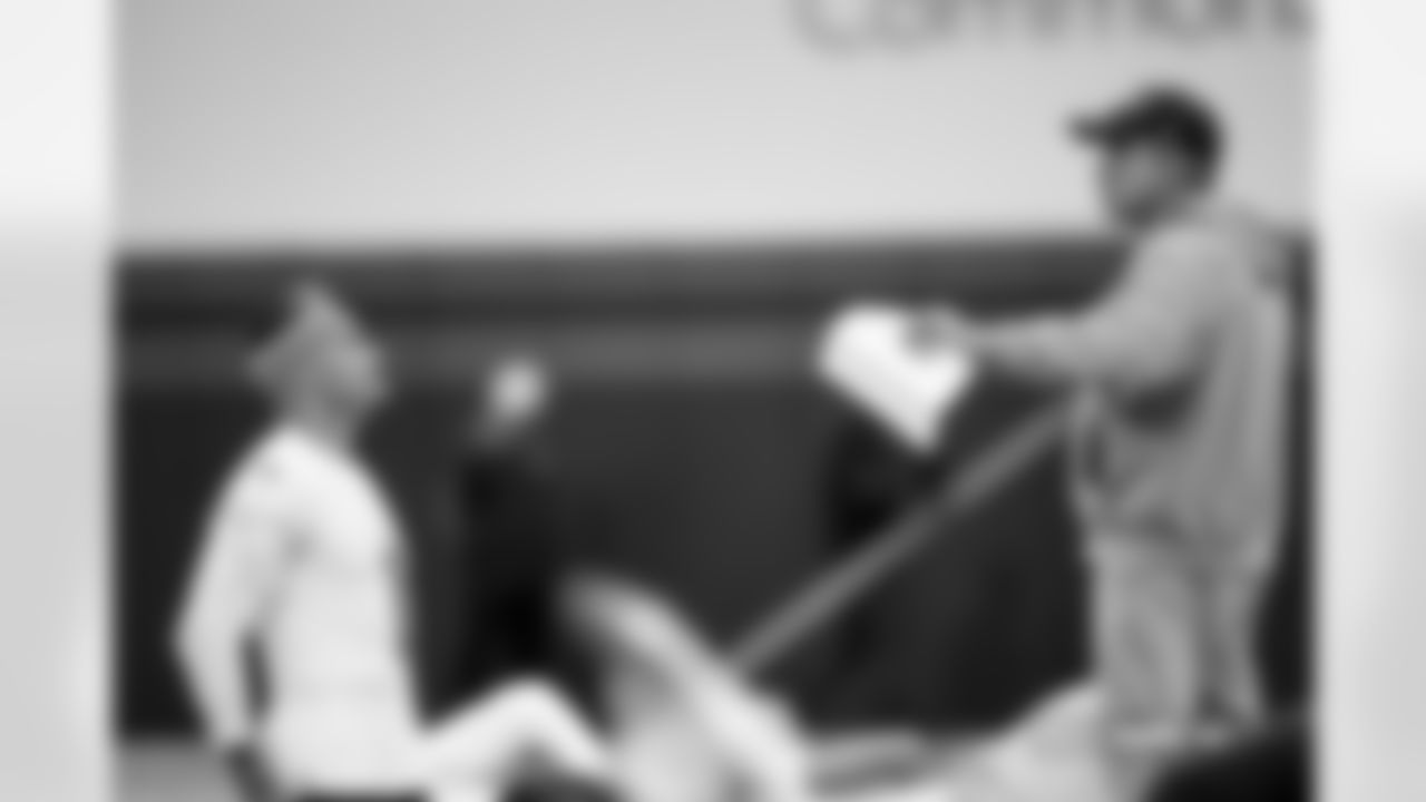 Evan Engram and Sean Payton during practice at Broncos Park Powered by CommonSpirit in Englewood, Colorado on December 5, 2025. Photo by Ben Swanson / Denver Broncos