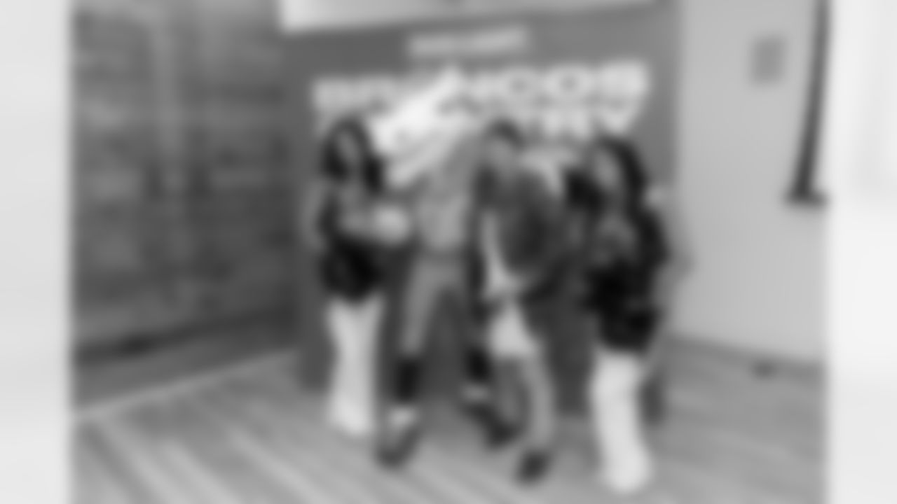 DBC Sam, DBC Ariana and Miles the Mascot during a visit with military families on Saturday, November 29, 2025 at USO Warrior and Family Center in Fort Belvoir, Virginia.
Photo by Gabriel Christus / Denver Broncos