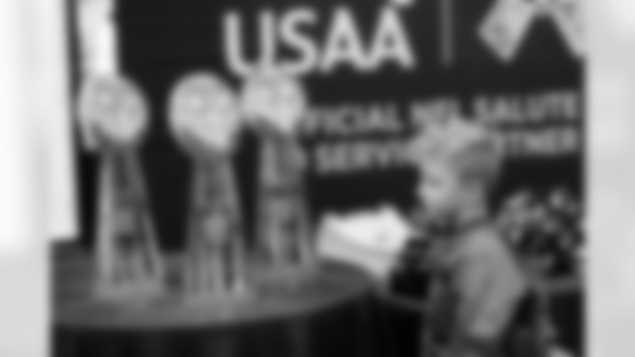 Denver Broncos Cheerleaders and Broncos alumni visit the United States Army post at Fort Carson during the Salute to Service Caravan on December 16, 2025. Photo by Ben Swanson / Denver Broncos