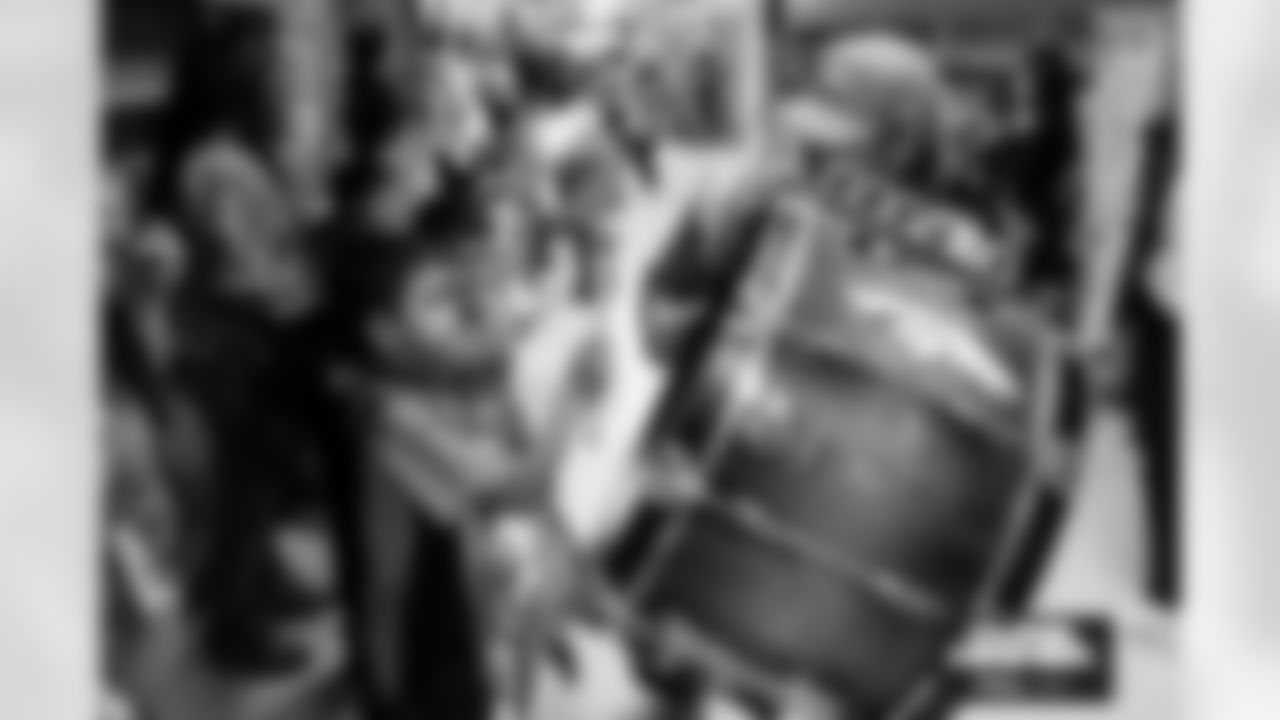 Students cheer on the Broncos during a school hallway parade to celebrate the Denver Broncos making the playoffs at Godsman Elementary School in Denver, Colorado on January 16, 2026. Photo by Ben Swanson / Denver Broncos