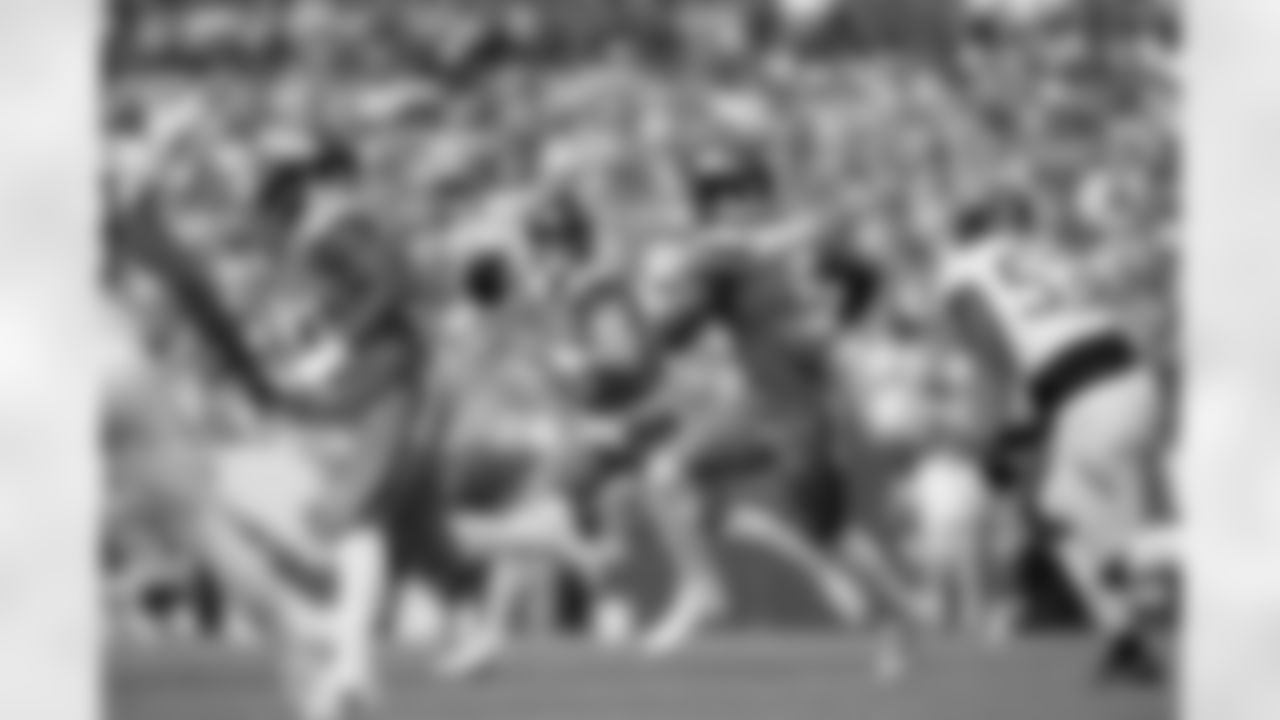 Denver Broncos quarterback Bo Nix (10) passes the ball to wide receiver Trent Sherfield Sr. (5) during the Broncos' Week 1 game against the Tennessee Titans at Empower Field at Mile High in Denver, Colorado on September 7, 2025. Photo by Gabriel Christus / Denver Broncos