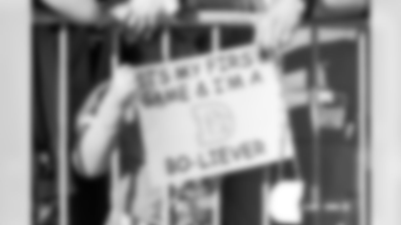 A young Denver Broncos fan holds a sign during team arrivals before the Broncos' Week 18 game against the Los Angeles Chargers at Empower Field at Mile High in Denver, Colorado on January 4, 2026. Photo by Gavin Liddell / Denver Broncos
