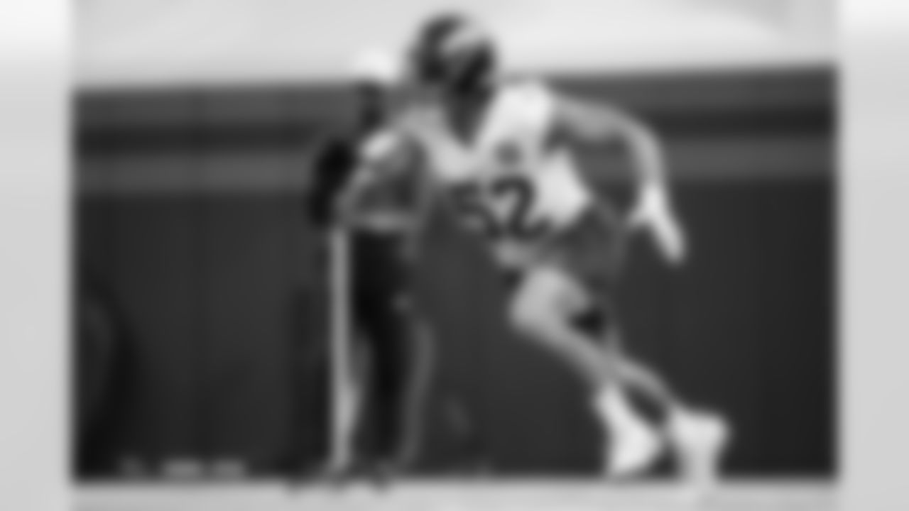 Jonah Elliss during practice at Broncos Park Powered by CommonSpirit in Englewood, Colorado on October 3, 2025. Photo by Ben Swanson / Denver Broncos