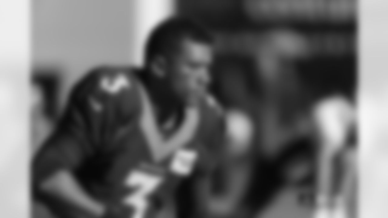 Russell Wilson during practice on Wednesday, December 6, 2023 at Centura Health Training Center in Englewood, Colorado.
Photo by Gabriel Christus / Denver Broncos