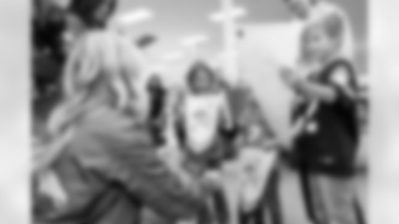 Denver Broncos Cheerleaders and Broncos alumni visit the United States Army post at Fort Carson during the Salute to Service Caravan on December 16, 2025. Photo by Ben Swanson / Denver Broncos