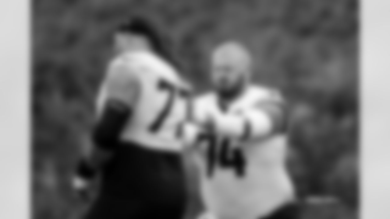 Quinn Meinerz and Ben Powers during practice at The Greenbrier in White Sulphur Springs, West Virginia on September 26, 2024. Photo by Ben Swanson / Denver Broncos