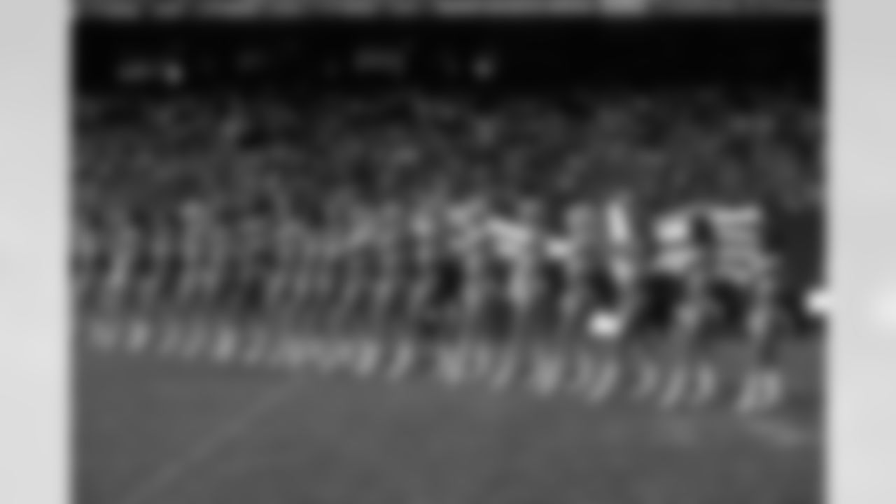 Bronco cheerleaders entertain the fans against the San Diego Chargers at Stadium Australia in Sydney, Australia (American Bowl) on August 8, 1999.