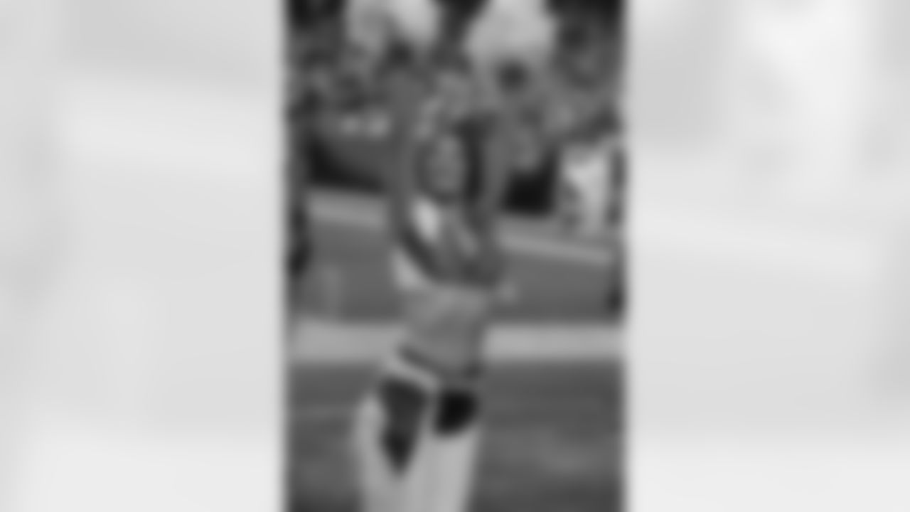 Denver Broncos Cheerleaders during the Broncos' Week 18 game against the Los Angeles Chargers at Empower Field at Mile High in Denver, Colorado on January 4, 2026. Photo by Paul Cloud / Denver Broncos