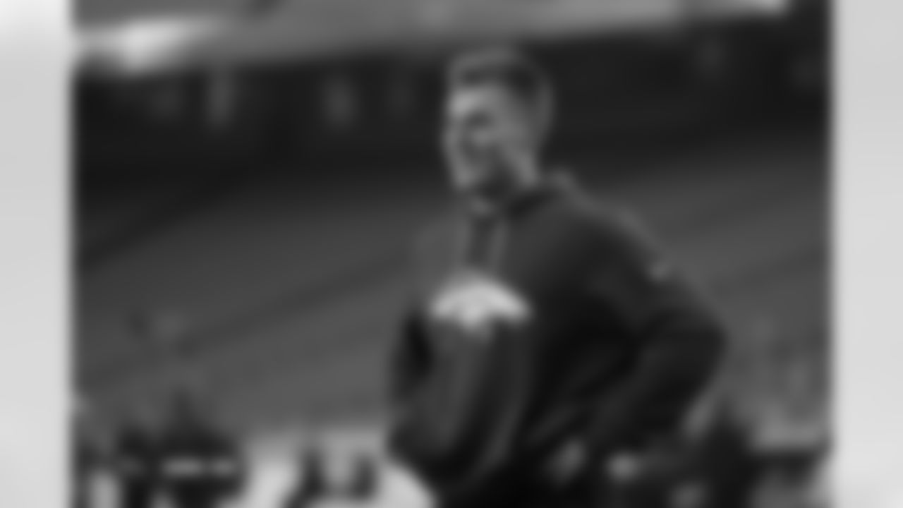 Bo Nix (10) before the Broncos' Week 17 game against the Kansas City Chiefs at GEHA Field at Arrowhead Stadium in Kansas City, Missouri on December 25, 2025. Photo by Ben Swanson / Denver Broncos