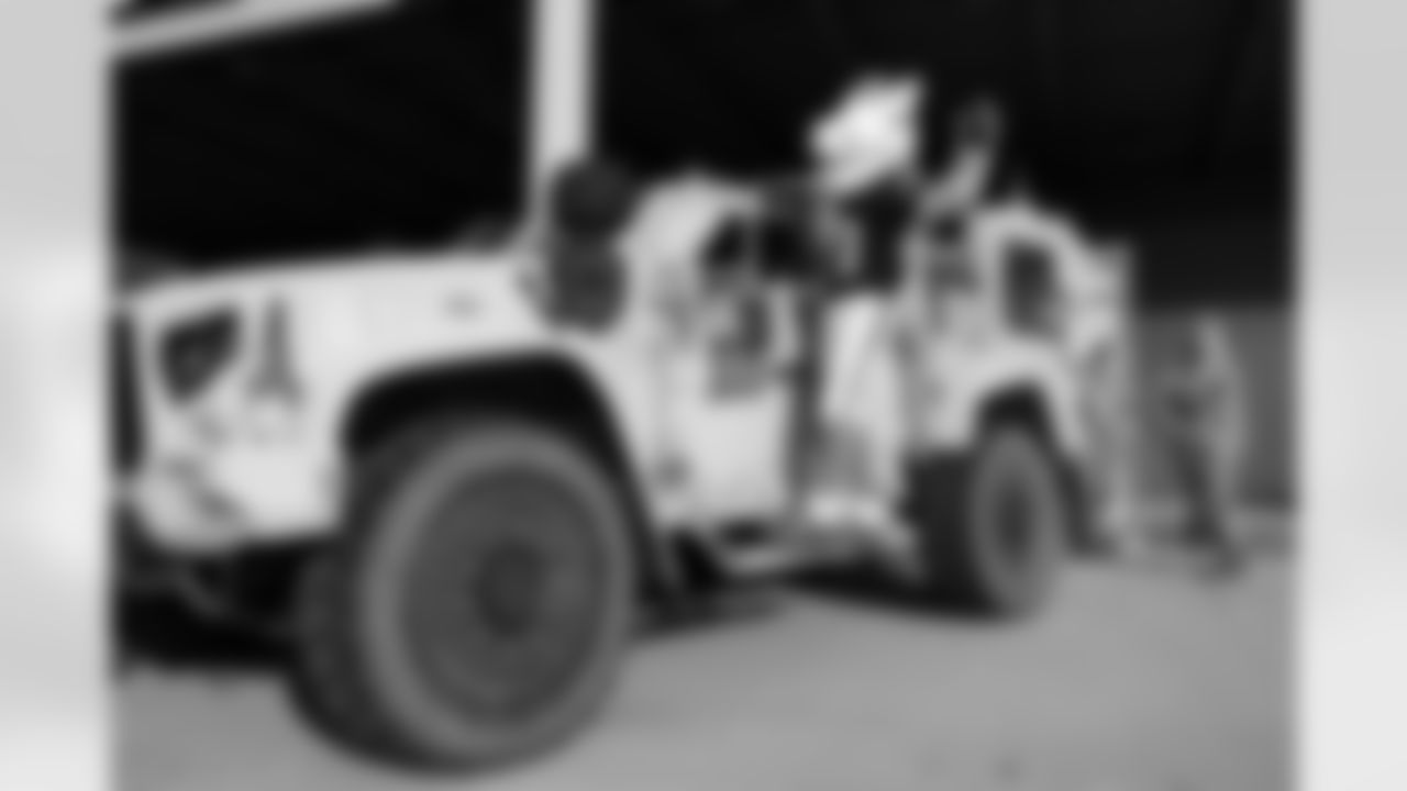 Denver Broncos Cheerleaders and Broncos alumni visit the United States Army post at Fort Carson during the Salute to Service Caravan on December 16, 2025. Photo by Ben Swanson / Denver Broncos