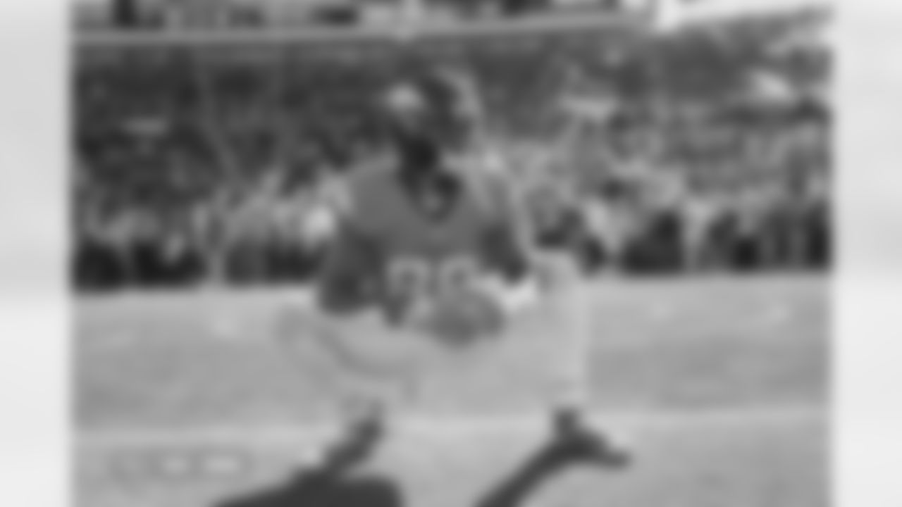 Marcedes Lewis (89) before the Broncos' Week 11 game against the Kansas City Chiefs at Empower Field at Mile High in Denver, Colorado on November 16, 2025. Photo by Ben Swanson / Denver Broncos