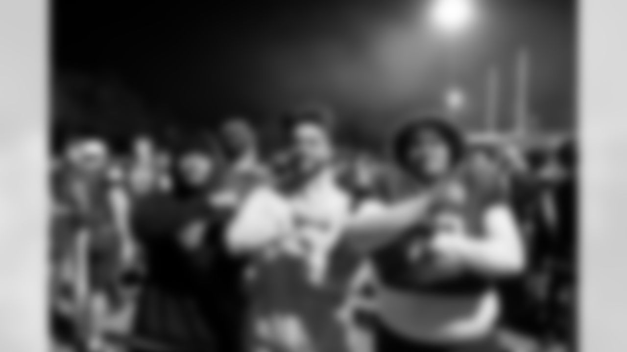 Talanoa Hufanga poses for a photo with Cherry Creek High School players during a visit to watch Cherry Creek play Fountain Fort Carson on Friday, November 14, 2025 at Cherry Creek High School in Greenwood Village, Colorado.
Photo by Gabriel Christus / Denver Broncos