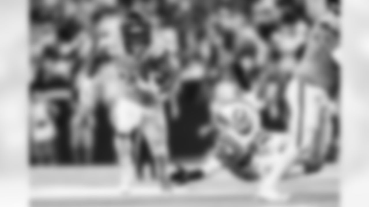 Denver Broncos running back J.K. Dobbins (27) runs with the ball during the Broncos' Week 2 game against the Indianapolis Colts at Lucas Oil Stadium in Indianapolis, Indiana on September 14, 2025. Photo by Gabriel Christus / Denver Broncos