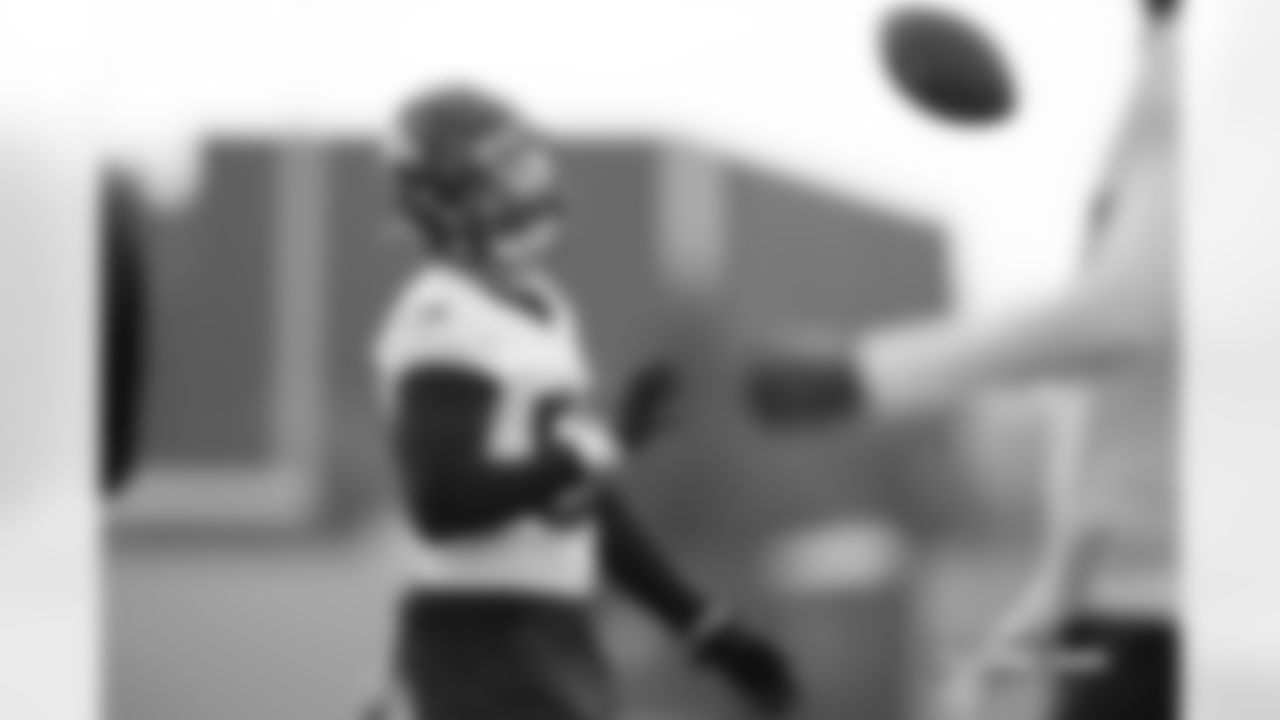 Garret Wallow during practice at Broncos Park Powered by CommonSpirit in Englewood, Colorado on November 12, 2025. Photo by Gabriel Christus / Denver Broncos