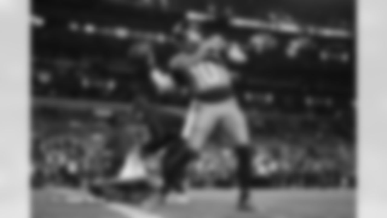 Bo Nix (10) before the Broncos' Week 13 game against the Washington Commanders at Northwest Stadium in Landover, Maryland on November 30, 2025. Photo by Ben Swanson / Denver Broncos