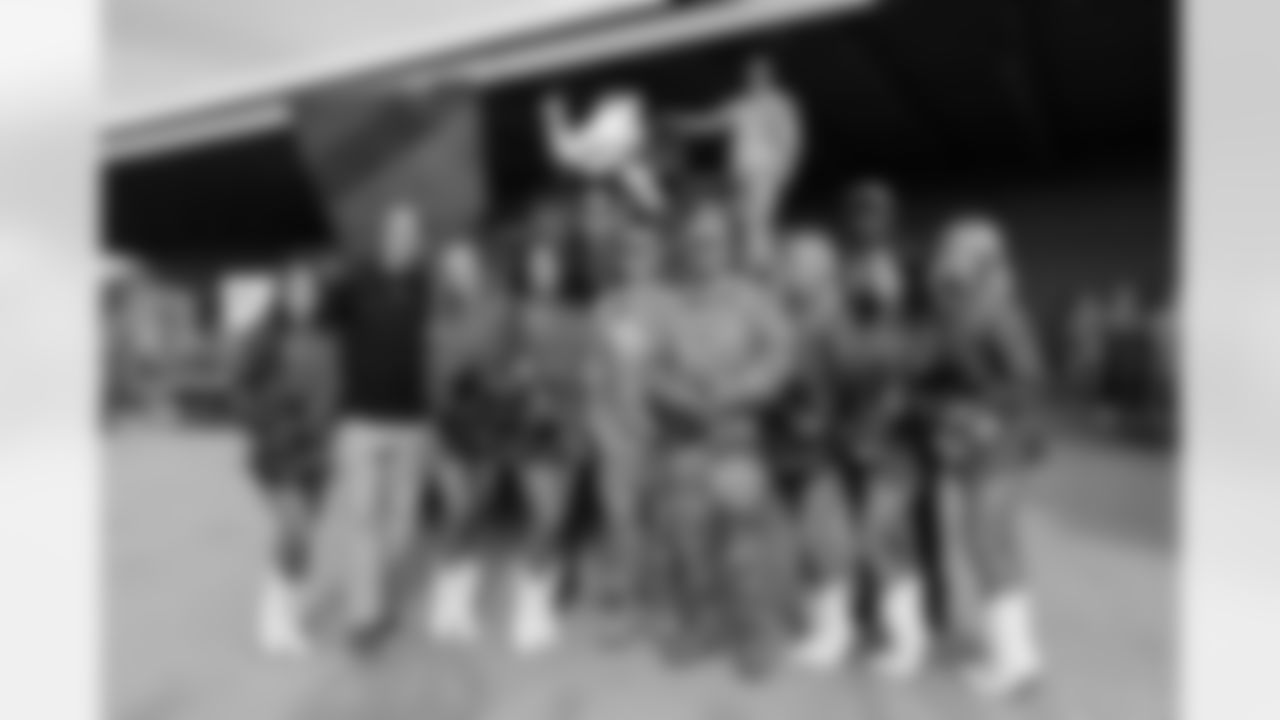 Denver Broncos Cheerleaders and Broncos alumni visit the United States Army post at Fort Carson during the Salute to Service Caravan on December 16, 2025. Photo by Ben Swanson / Denver Broncos