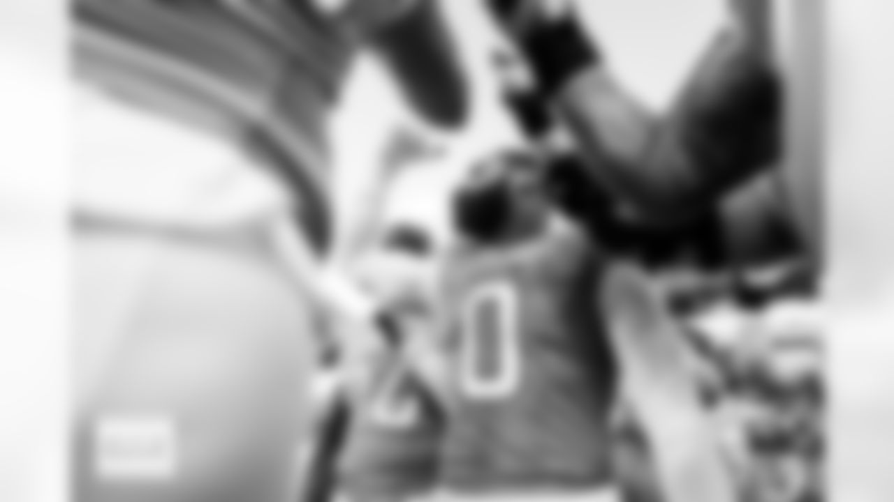 Denver Broncos linebacker Jonathon Cooper (0) gives a pregame speech to his teammates before the Broncos' Week 11 game against the Kansas City Chiefs at Empower Field at Mile High in Denver, Colorado on November 16, 2025. Photo by Gabriel Christus / Denver Broncos