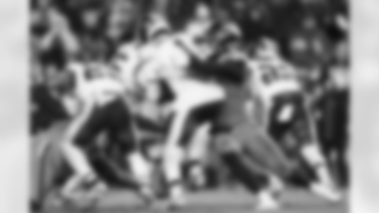 Jonathon Cooper (0) during the Broncos' Week 13 game against the Washington Commanders at Northwest Stadium in Landover, Maryland on November 30, 2025. Photo by Ben Swanson / Denver Broncos