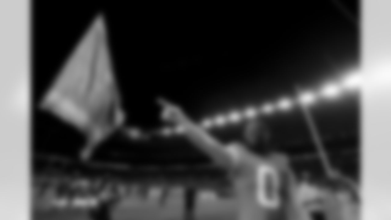 Jonathon Cooper (0) during the Broncos' Week 18 game against the Los Angeles Chargers at Empower Field at Mile High in Denver, Colorado on January 4, 2026. Photo by Gabriel Christus / Denver Broncos