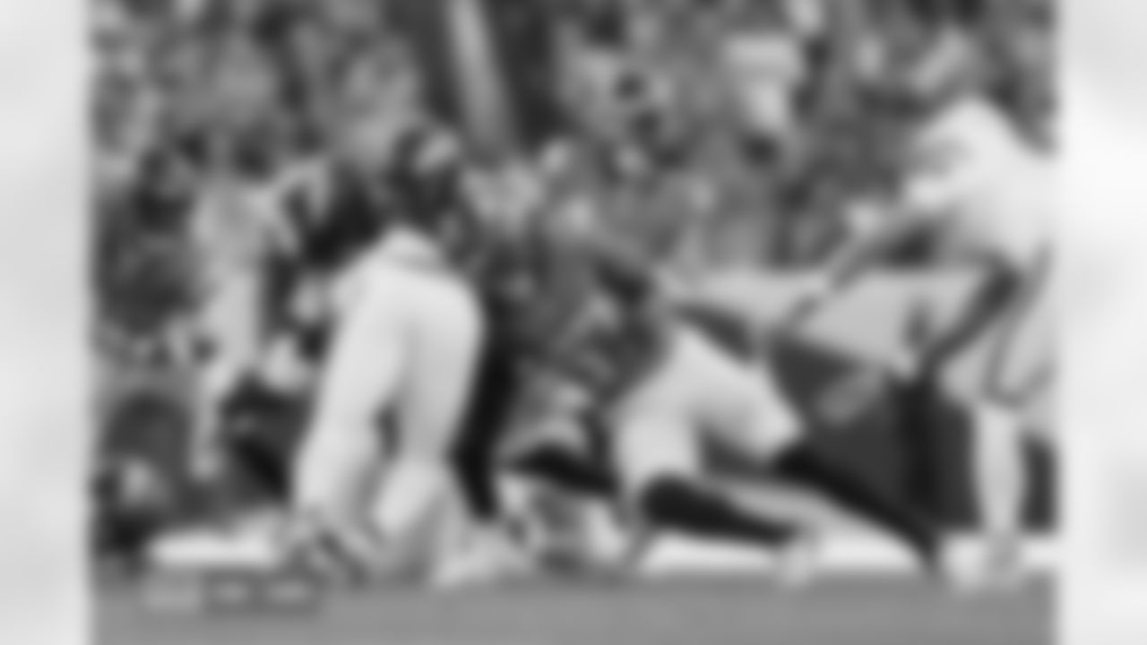 Dre Greenlaw (57) during the Broncos' Week 15 game against the Green Bay Packers at Empower Field at Mile High in Denver, Colorado on December 14, 2025. Photo by Gabriel Christus / Denver Broncos