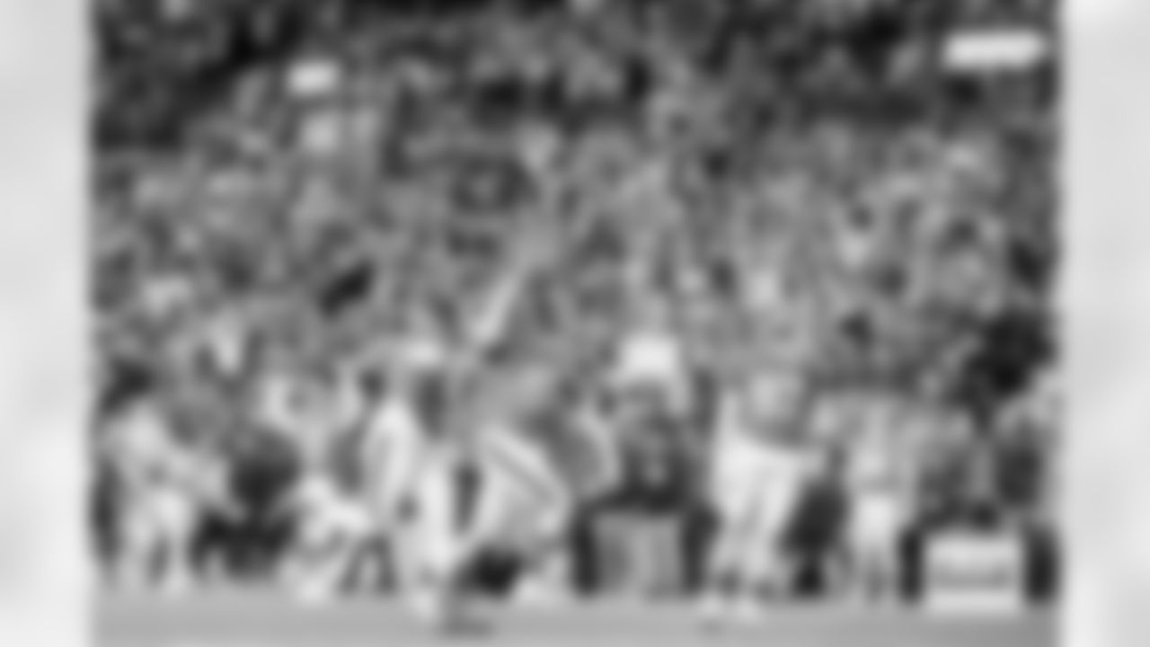 Eyioma Uwazurike, Sai'vion Jones and Malcolm Roach during the Broncos' Week 18 game against the Los Angeles Chargers at Empower Field at Mile High in Denver, Colorado on January 4, 2026. Photo by Gabriel Christus / Denver Broncos