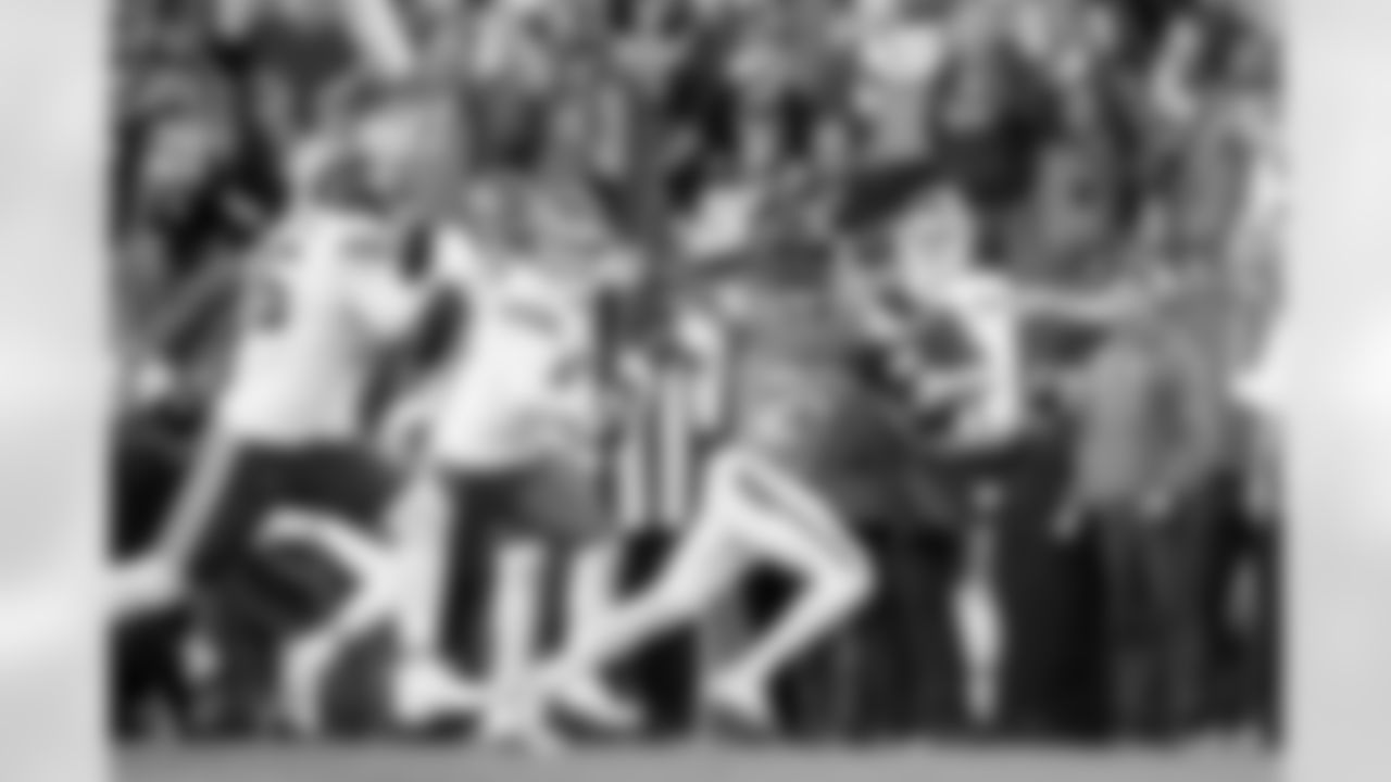 Denver Broncos cornerback Ja'Quan McMillian (29) an interception during the Broncos' Week 11 game against the Kansas City Chiefs at Empower Field at Mile High in Denver, Colorado on November 16, 2025. Photo by Gabriel Christus / Denver Broncos