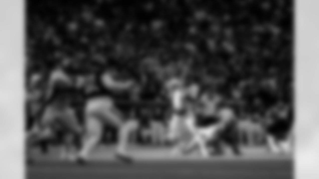Denver Broncos quarterback Russell Wilson (3) throws a pass during the Broncos' Week 13 game against the Houston Texans at NRG Stadium in Houston, Texas on December 3, 2023. Photo by Gabriel Christus / Denver Broncos