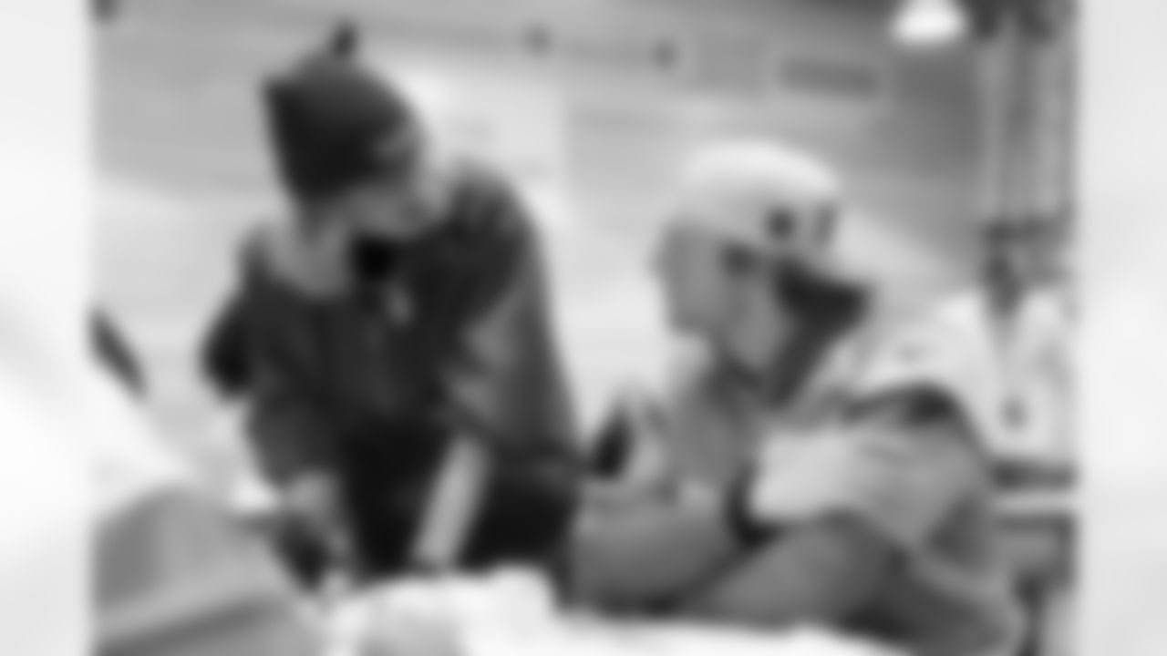 Caleb Lohner talks with a resident during a visit to Urban Peak to feed the kids a Thanksgiving meal on Tuesday, November 25, 2025 at Urban Peak in Denver, Colorado.
Photo by Gabriel Christus / Denver Broncos