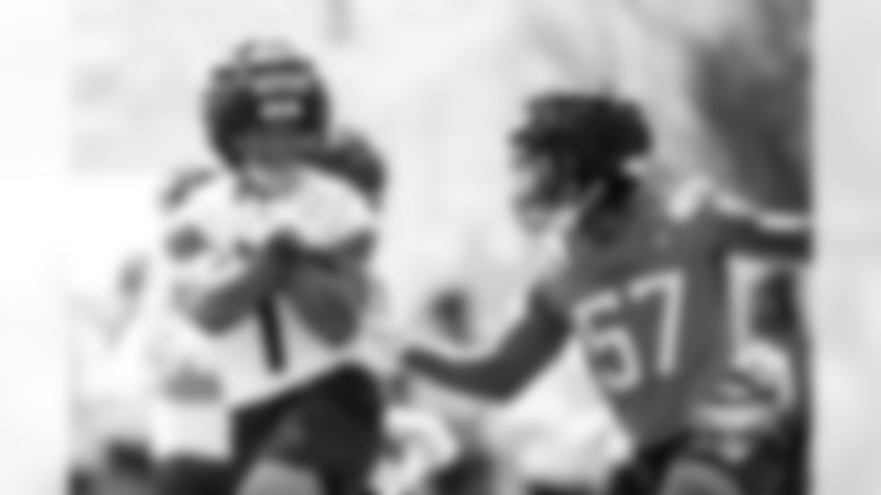Evan Engram and Dre Greenlaw during a training camp acclimation practice at Broncos Park Powered by CommonSpirit on July 24, 2025 in Englewood, Colorado. Photo by Ben Swanson / Denver Broncos