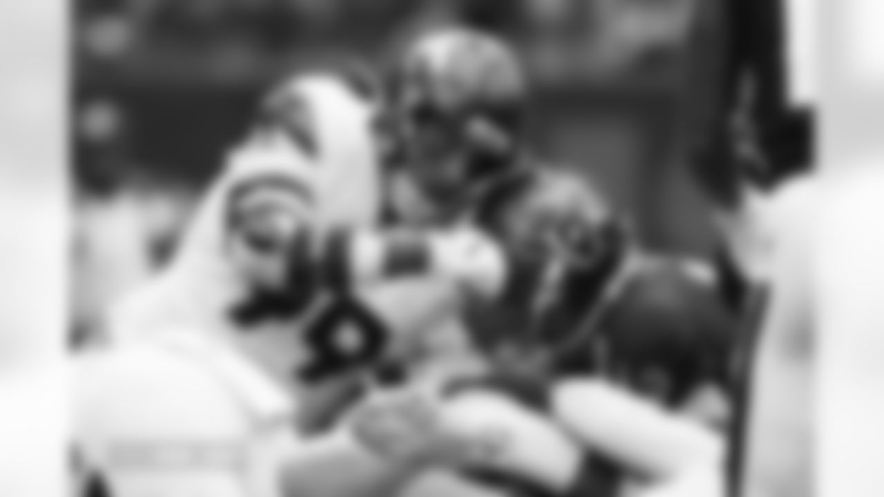 Zach Allen during the Broncos' Week 9 game against the Houston Texans at NRG Stadium in Houston, Texas on November 2, 2025. Photo by Ben Swanson / Denver Broncos