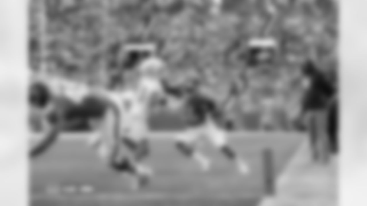 Tyler Badie during the Broncos' Week 18 game against the Los Angeles Chargers at Empower Field at Mile High in Denver, Colorado on January 4, 2026. Photo by Ben Swanson / Denver Broncos