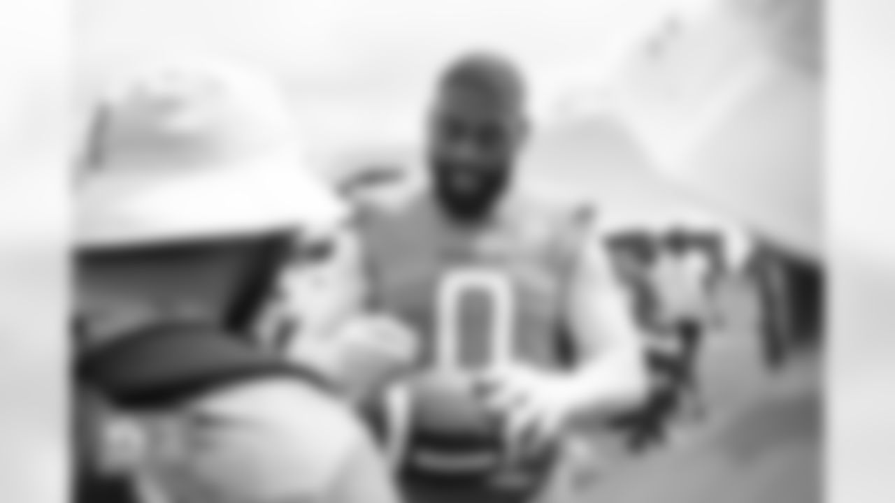 Jonathon Cooper signs autographs for military members during a visit to practice in partnership with USAA at Broncos Park Powered by CommonSpirit in Englewood, Colorado on August 21, 2024. Photo by Ben Swanson / Denver Broncos