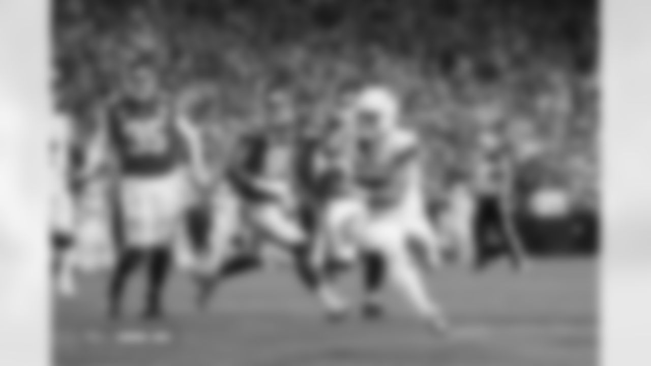 Bo Nix (10) during the Broncos' Week 17 game against the Kansas City Chiefs at GEHA Field at Arrowhead Stadium in Kansas City, Missouri on December 25, 2025. Photo by Ben Swanson / Denver Broncos