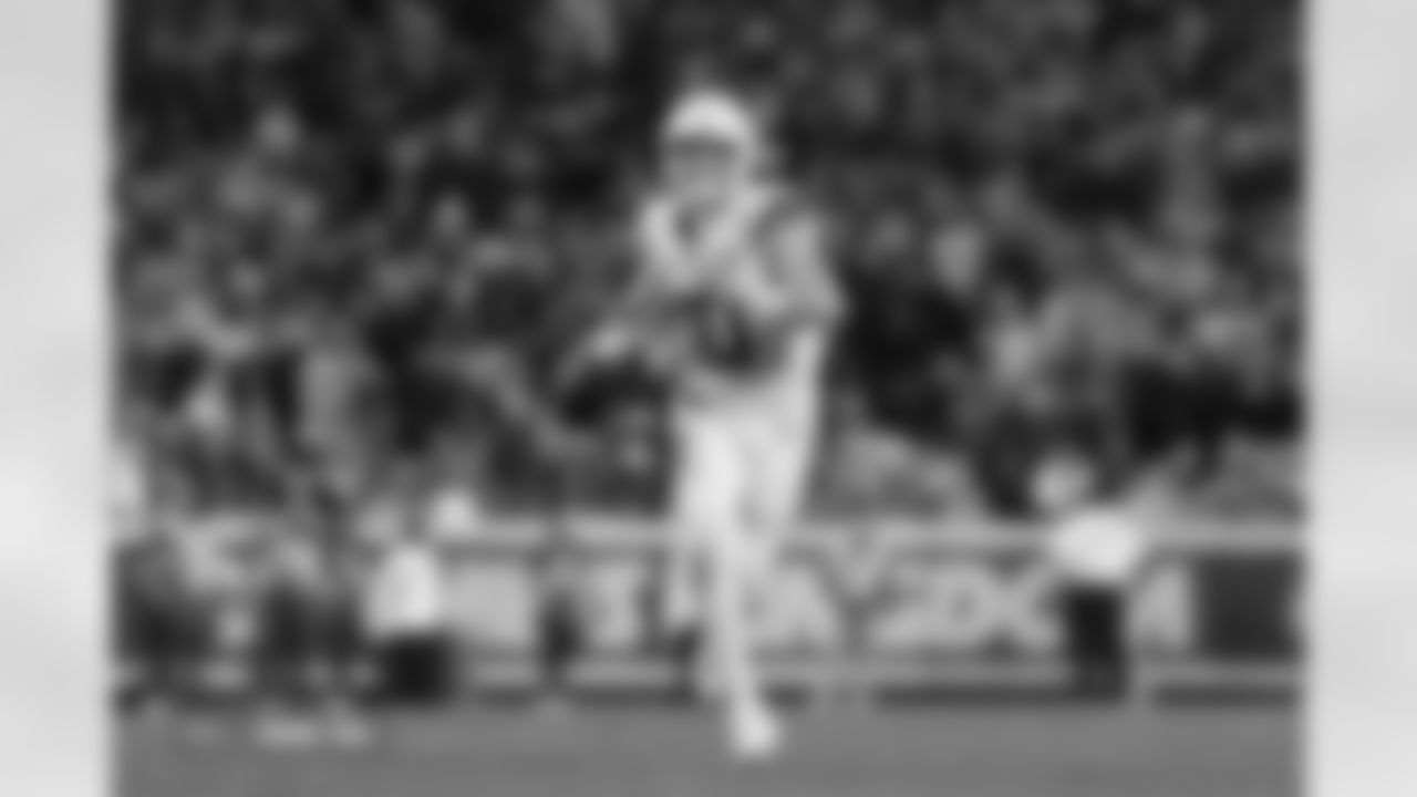 Bo Nix (10) during the Broncos' Week 17 game against the Kansas City Chiefs at GEHA Field at Arrowhead Stadium in Kansas City, Missouri on December 25, 2025. Photo by Gabriel Christus / Denver Broncos