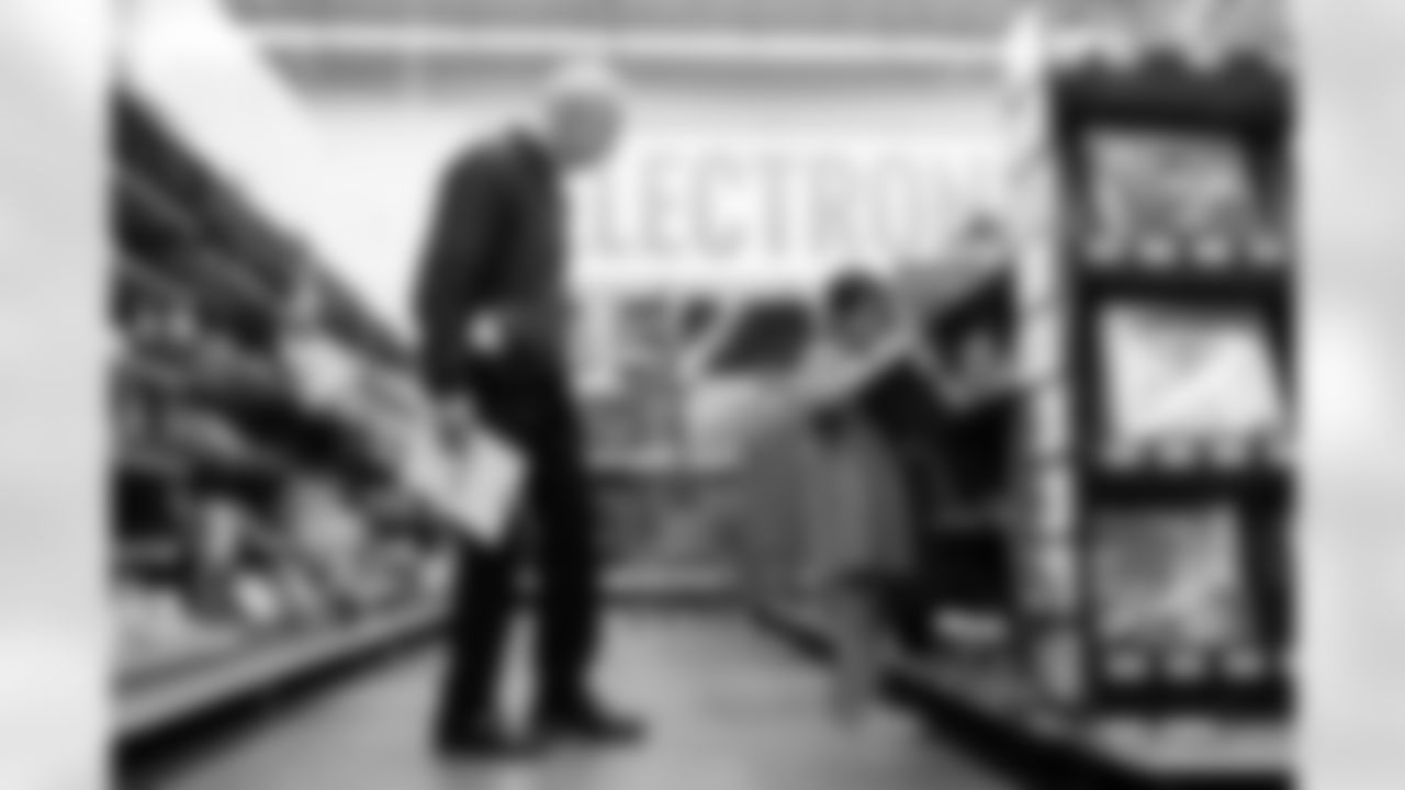 Children from the Boys & Girls Club participate in a Shop with a Jock shopping spree with Broncos players, alumni and cheerleader alumni in Aurora, Colorado on December 15, 2025. Photo by Ben Swanson / Denver Broncos