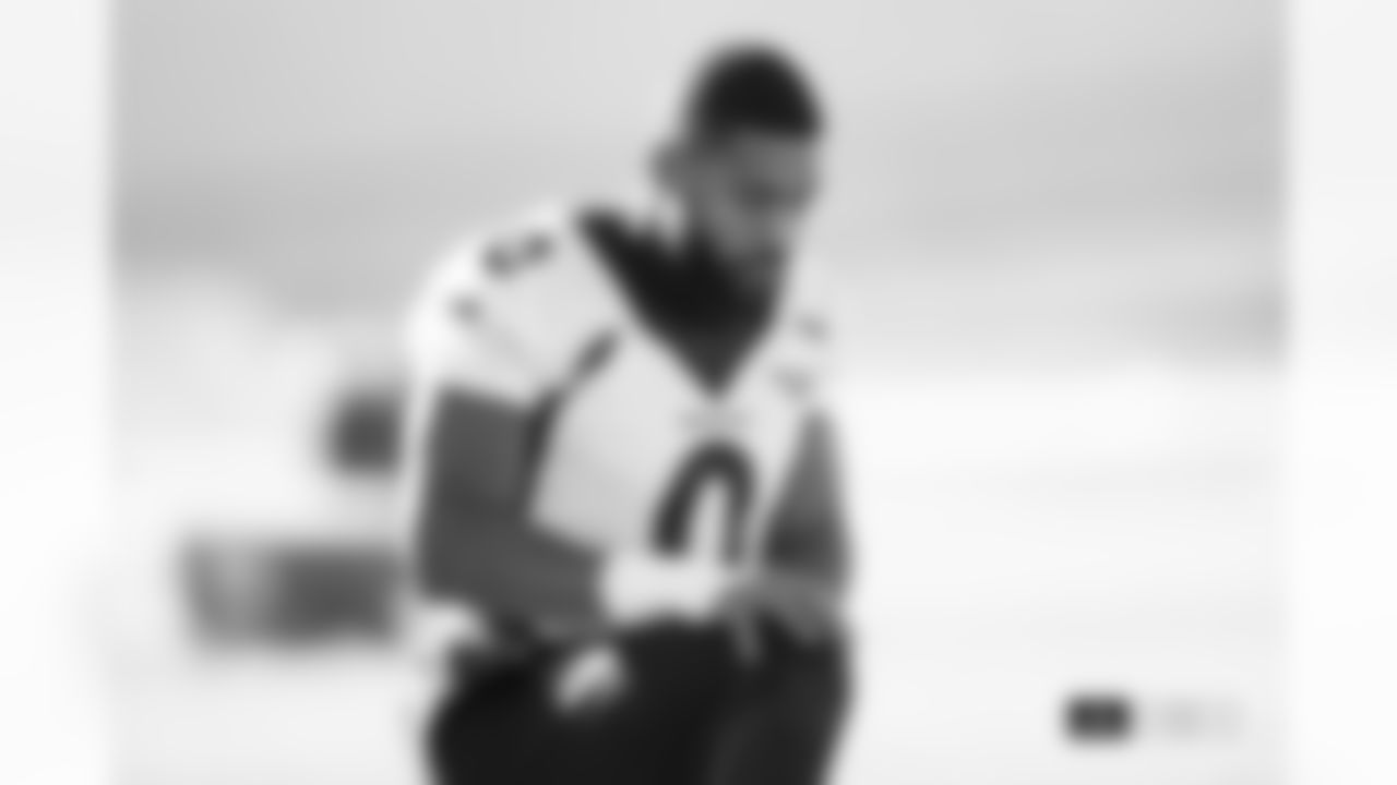 Jonathon Cooper during practice at Centura Health Training Center in Englewood, Colorado on December 29, 2023. Photo by Ben Swanson / Denver Broncos