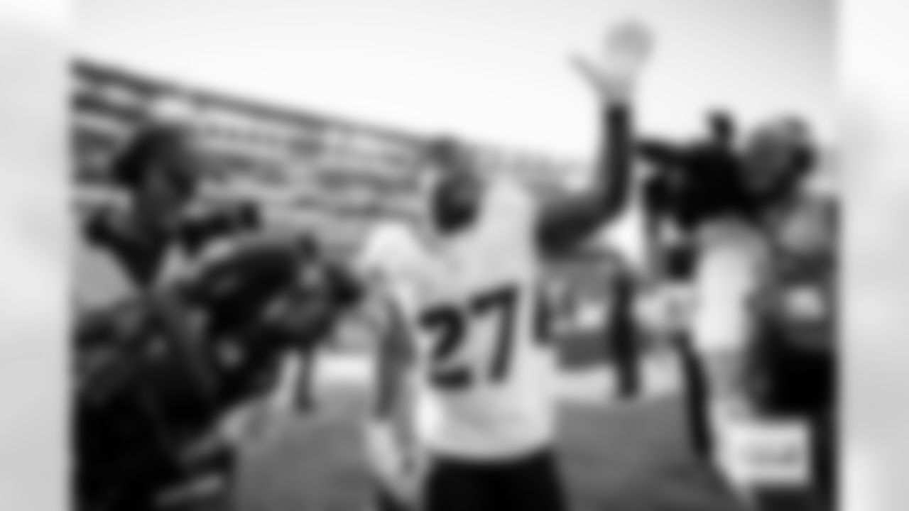 Denver Broncos running back J.K. Dobbins (27) smiles and waves as he exits the field after the Broncos' Week 5 game against the Philadelphia Eagles at Lincoln Financial Field in Philadelphia, Pennsylvania on October 5, 2025. Photo by Ben Swanson / Denver Broncos